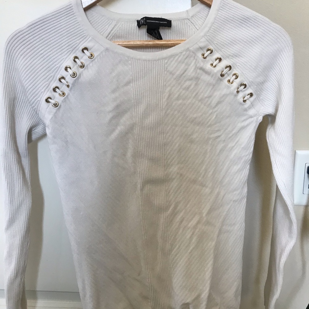 White sweater gold ring detail